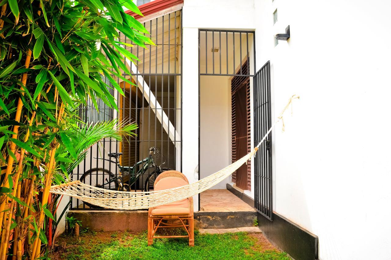 Yoyo Airport Hostel ネゴンボ エクステリア 写真